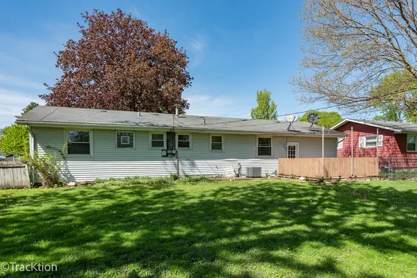 $2,600 | 146 Mohawk Drive, Carol Stream, IL 60188