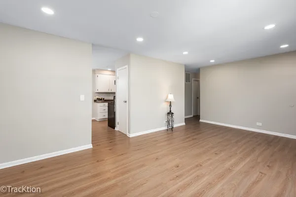 $2,600 | 146 Mohawk Drive, Carol Stream, IL 60188