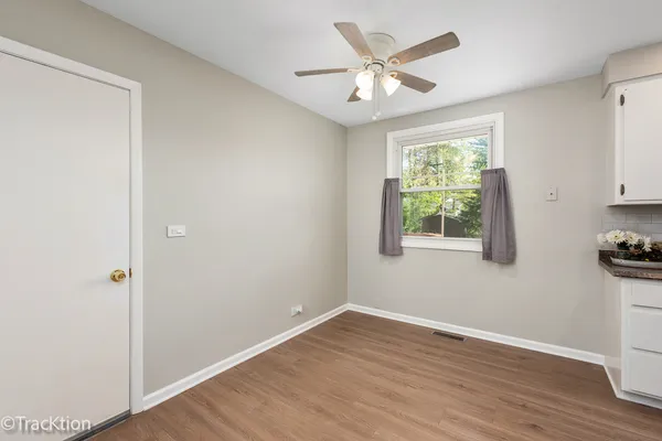 $2,600 | 146 Mohawk Drive, Carol Stream, IL 60188