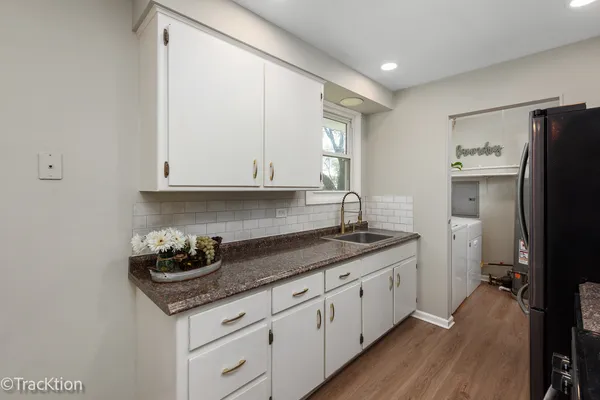 $2,600 | 146 Mohawk Drive, Carol Stream, IL 60188