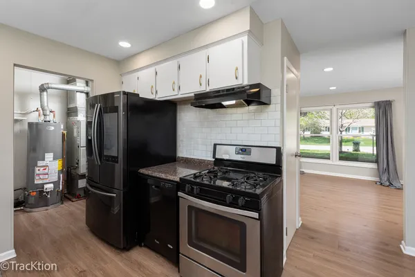 $2,600 | 146 Mohawk Drive, Carol Stream, IL 60188