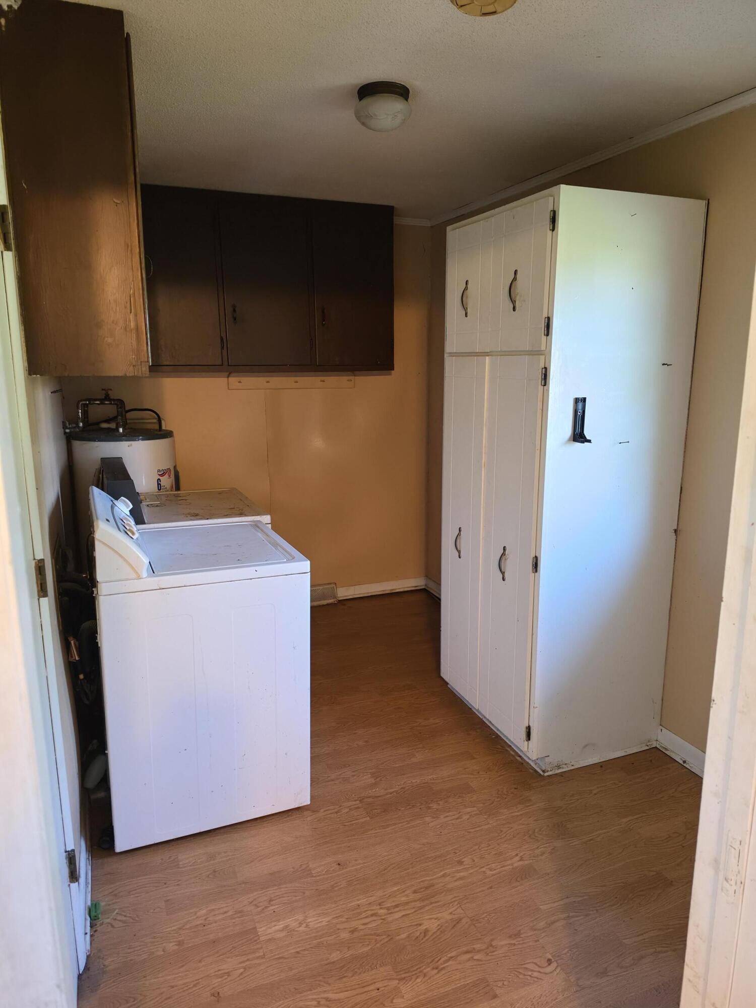 57 Vicksburg Estate Road Benton, KY 42025 - Photo 16 of 30 Laundry room