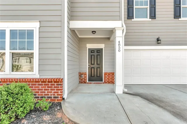 a view of a house with entryway