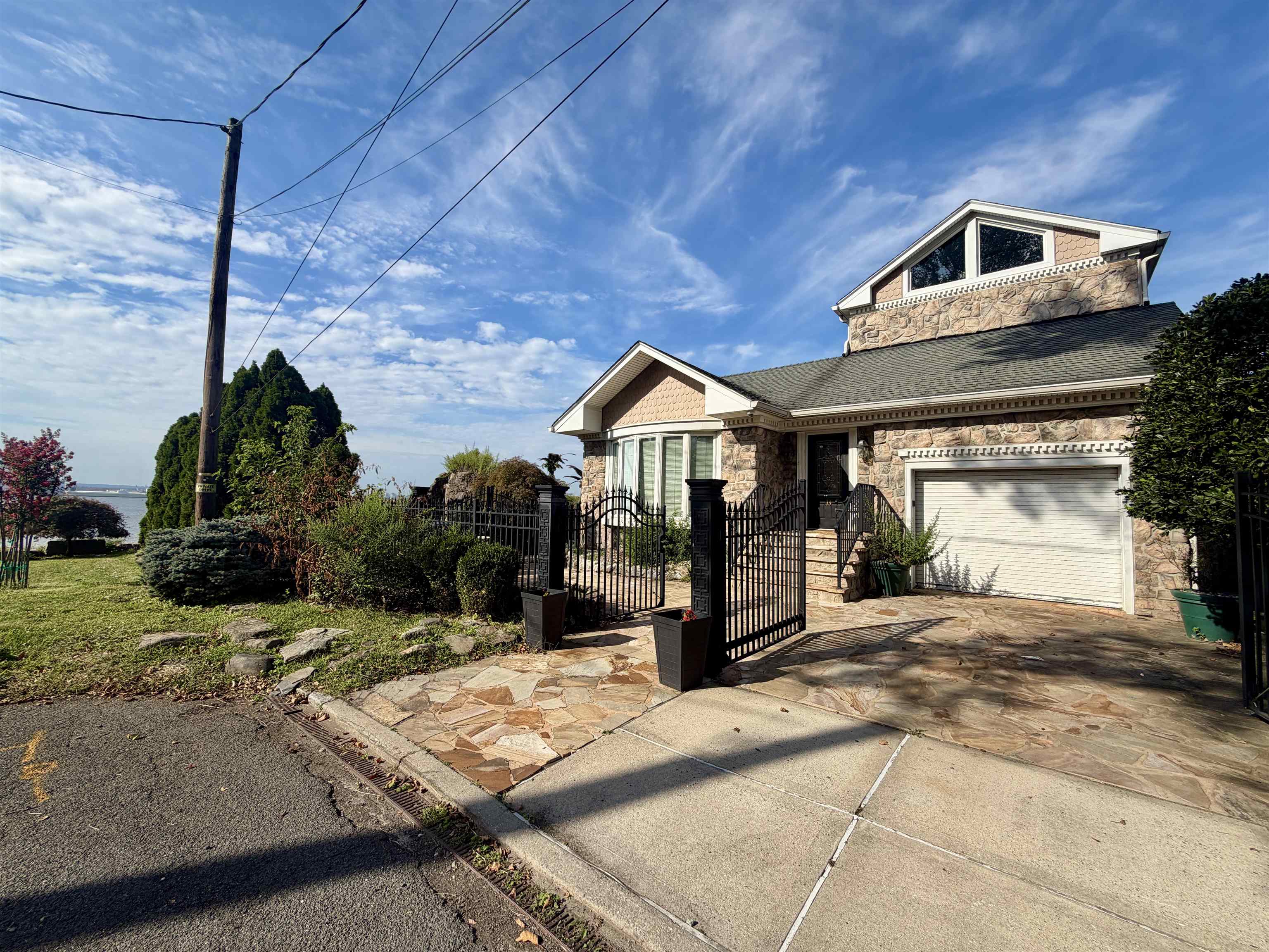 33 Roosevelt Terrace Bayonne, NJ 07002 - Photo 2 of 5 Gallery Image 2