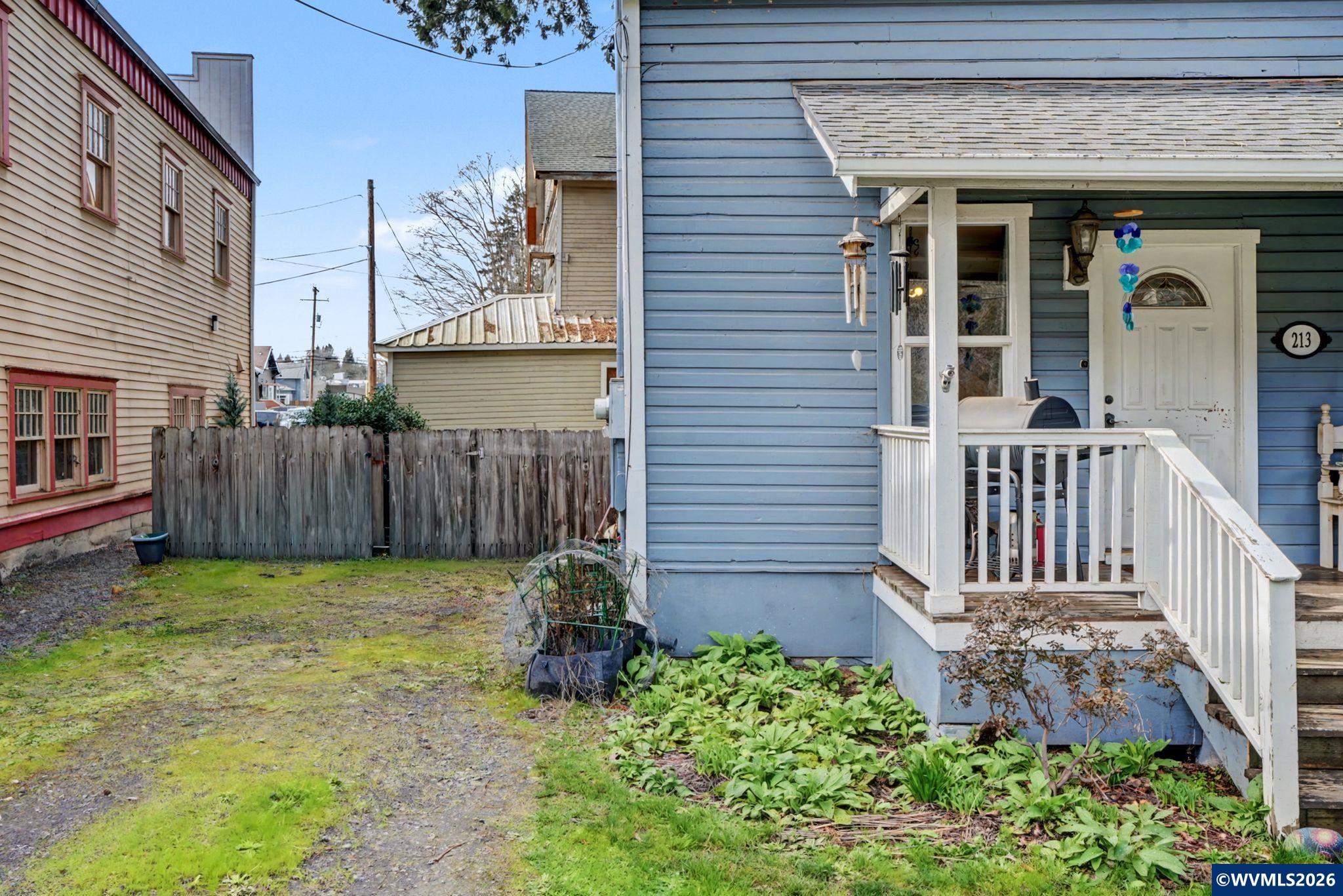213 Mill Street Silverton, OR 97381 - Photo 3 of 30