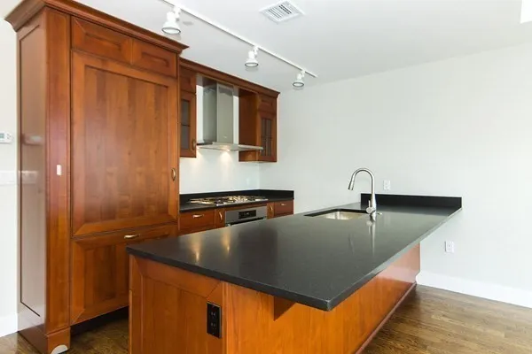 $4,500 | 10 St George Street, Unit 602, Boston, MA 02118