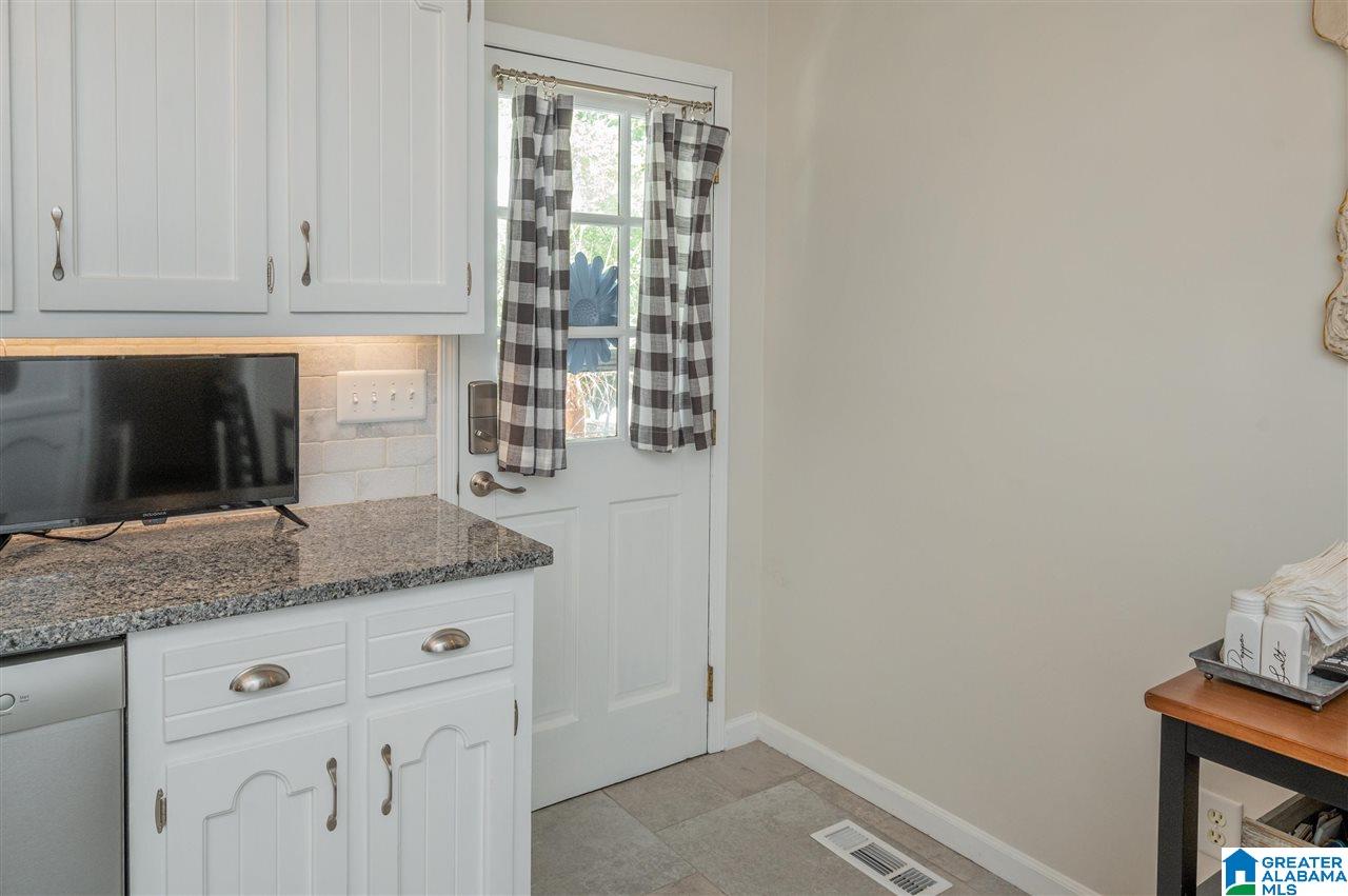 828 Round Hill Road Pelham, AL 35124 - Photo 22 of 49