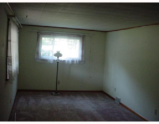 1230 McCaslin Road Clinton, PA 15026 - Photo 8 of 11 Living Room.