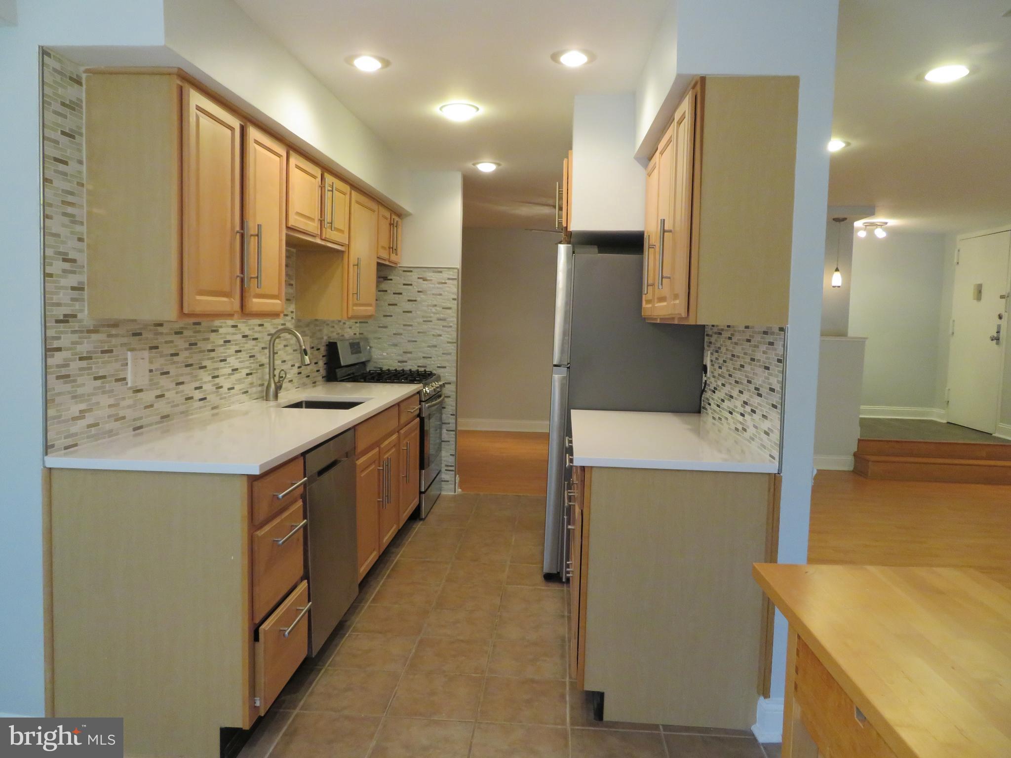 11236 Chestnut Grove Square, Unit 261 Reston, VA 20190 - Photo 12 of 30 a spacious bathroom with a double vanity sink and a mirror