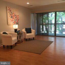 11236 Chestnut Grove Square, Unit 261 Reston, VA 20190 - Photo 4 of 30 a living room with furniture and a large window