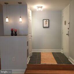 11236 Chestnut Grove Square, Unit 261 Reston, VA 20190 - Photo 7 of 30 a room with painting on the wall and shower