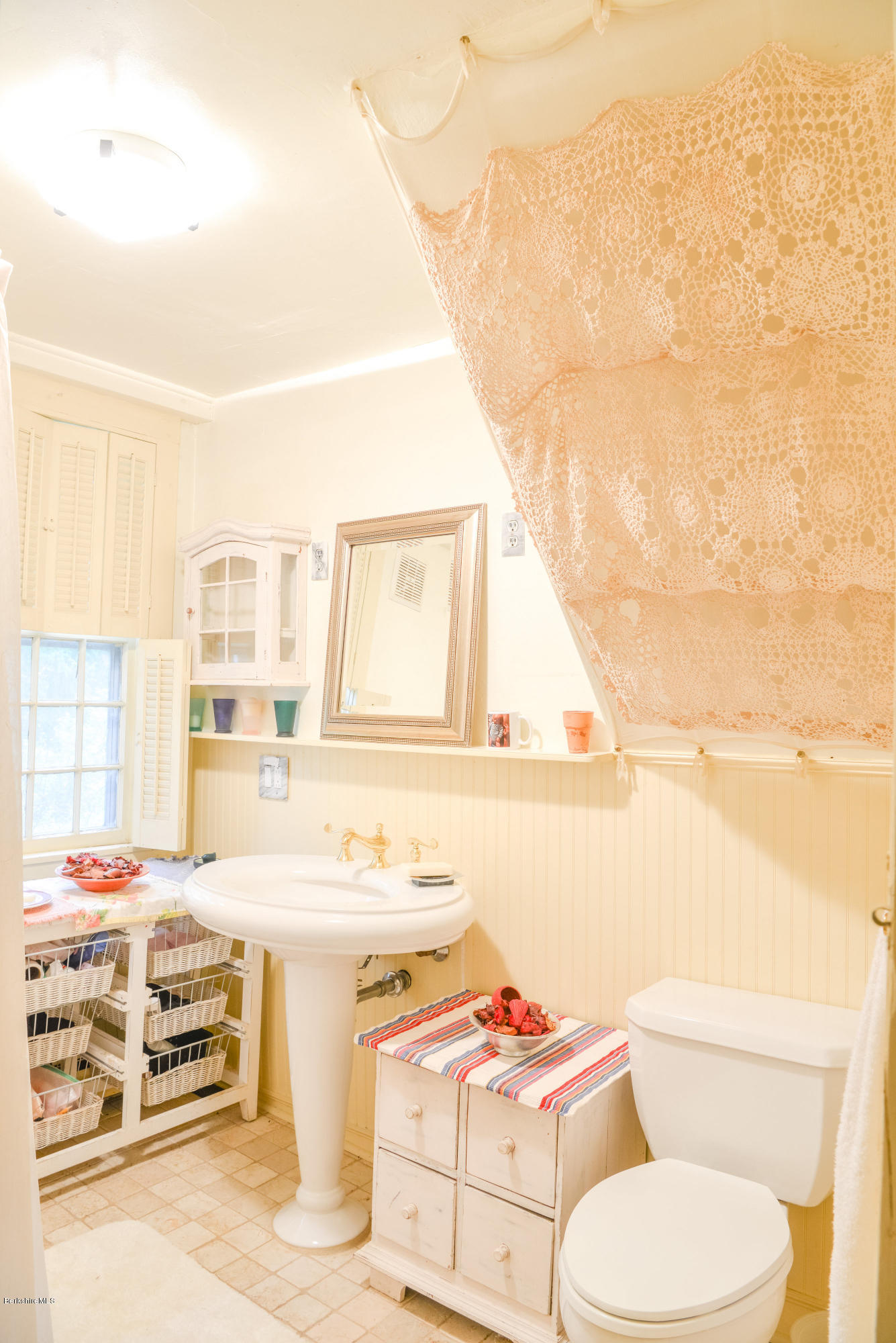 191 North Beech Plain Road Sandisfield, MA 01255 - Photo 33 of 54 a bathroom with a sink toilet and tub