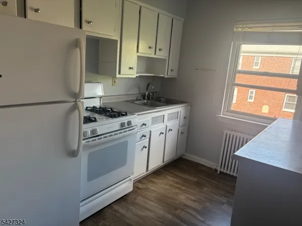 $2,300 | 245 Passaic Avenue, Passaic, NJ 07055