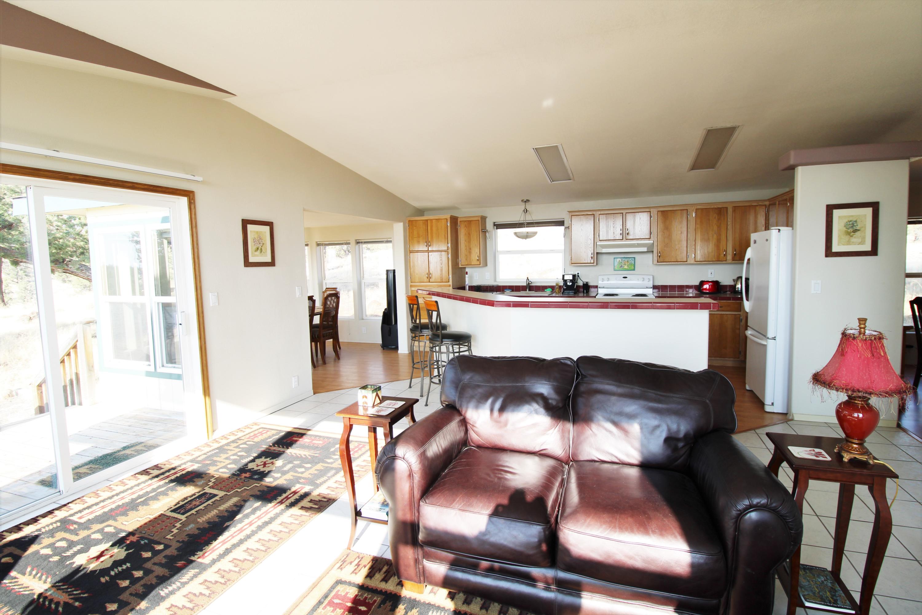 7571 Southeast Walther Loop Prineville, OR 97754 - Photo 3 of 38 Living Kitchen