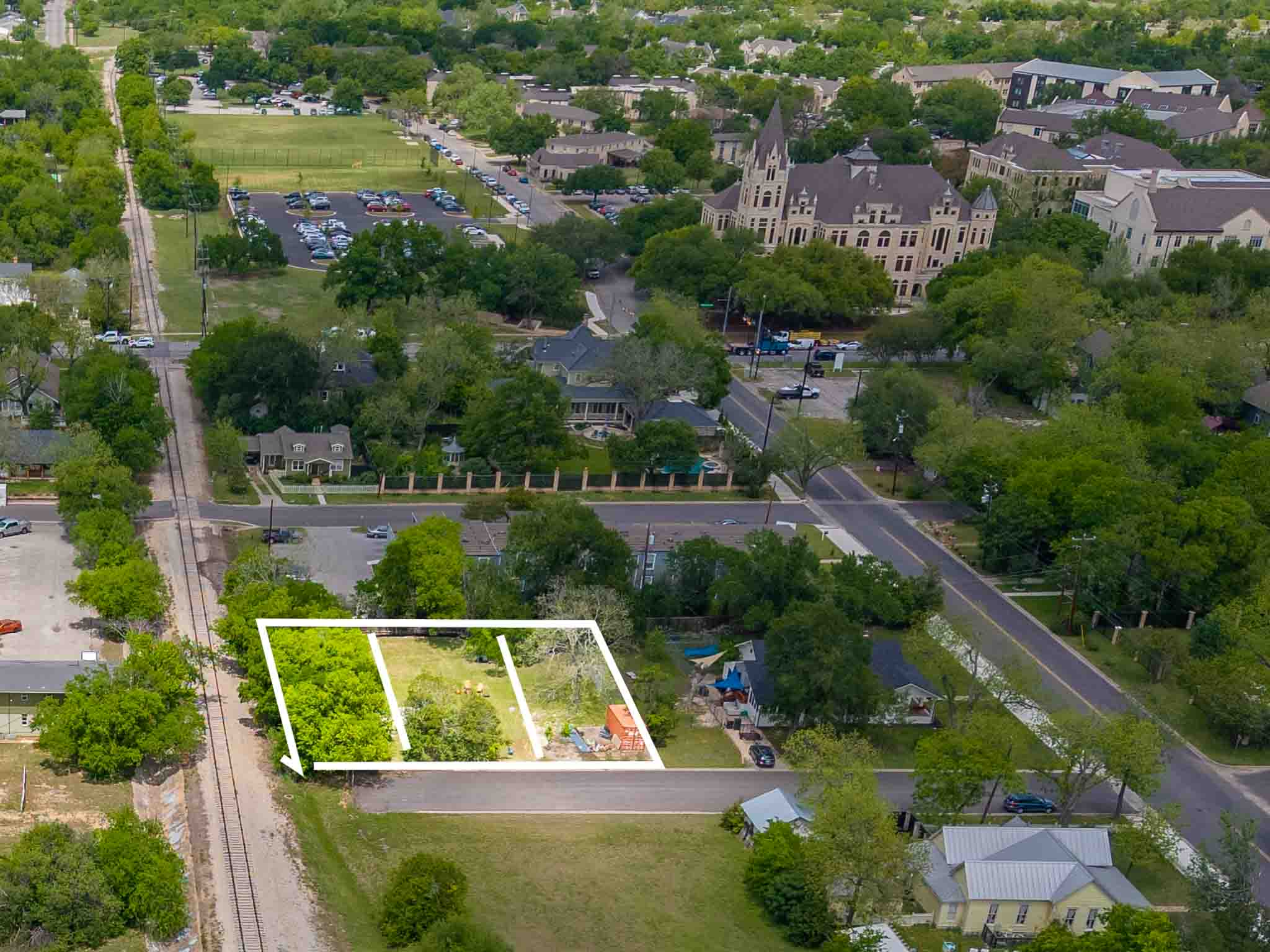 901 East 14th Street Georgetown, TX 78626 - Photo 1 of 2 Expansive lot with mature trees, offering a significant building opportunity