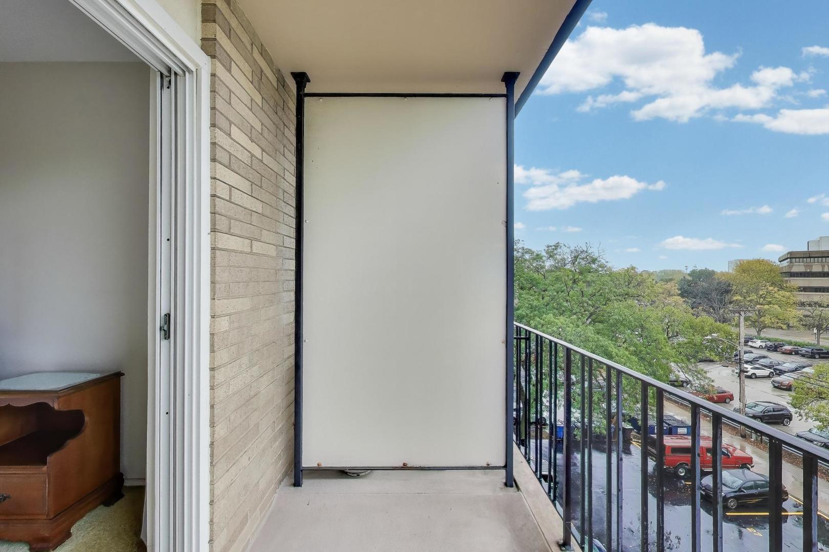 828 Oakton Street, Unit 5F Evanston, IL 60202 - Photo 26 of 37 a view of a balcony with an outdoor space