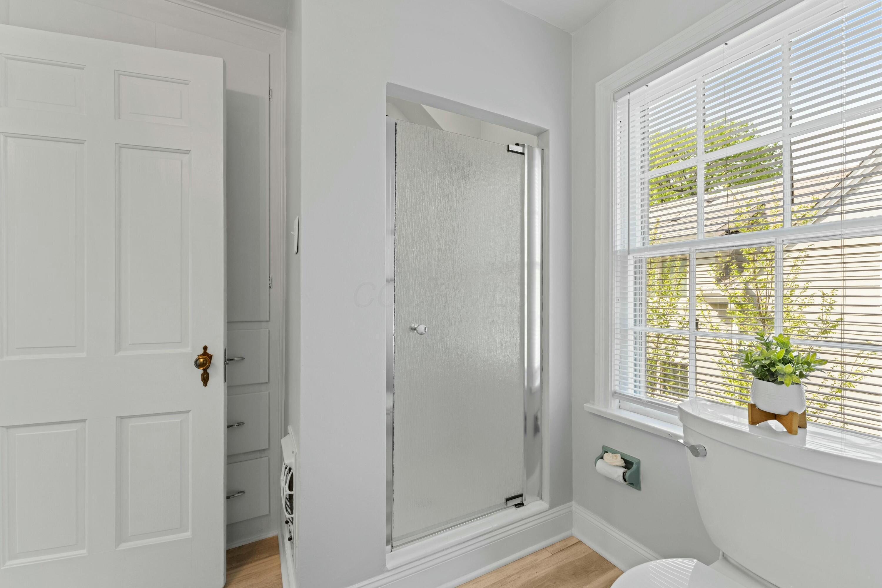 2597 York Road Upper Arlington, OH 43221 - Photo 43 of 71 Jack & Jill Bathroom