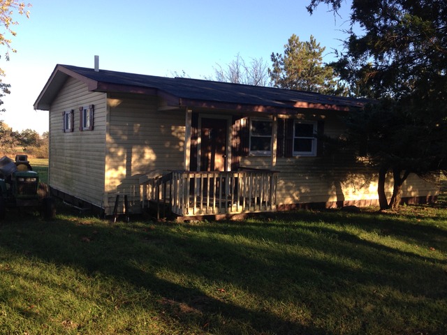 1028 East Delite Inn Road Beecher, IL 60401 - Photo 5 of 11 a view of a house with a yard