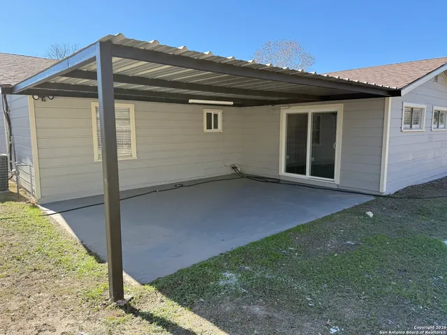a view of a house with a backyard