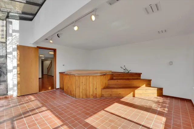 $1,095,000 | 6725 South Prairie View Lane, Spokane, WA 99223