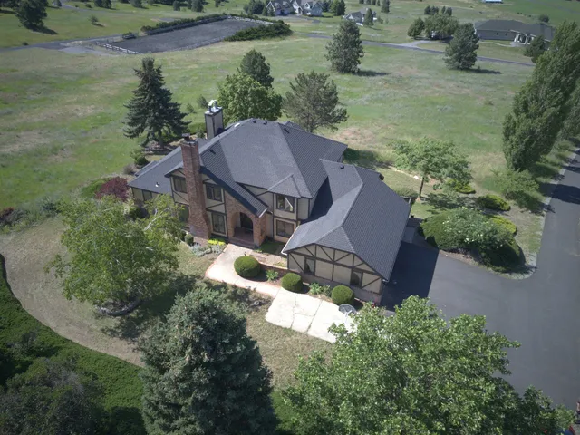 $1,095,000 | 6725 South Prairie View Lane, Spokane, WA 99223