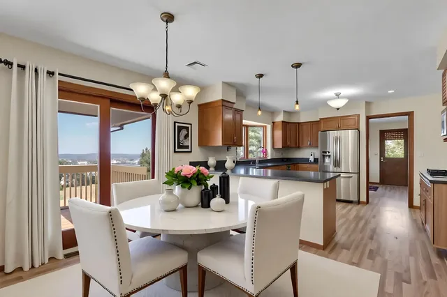 $1,095,000 | 6725 South Prairie View Lane, Spokane, WA 99223