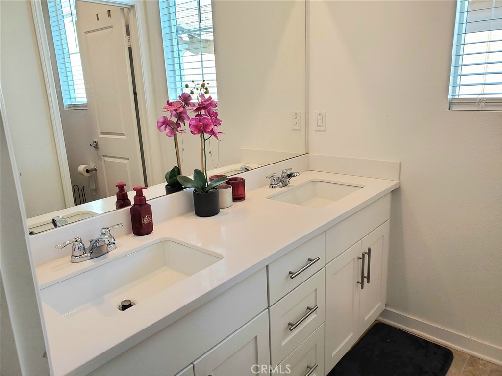 16229 Castello Lane, Unit 6 Fontana, CA 92336 - Photo 20 of 36 Second Full Bathroom upstairs