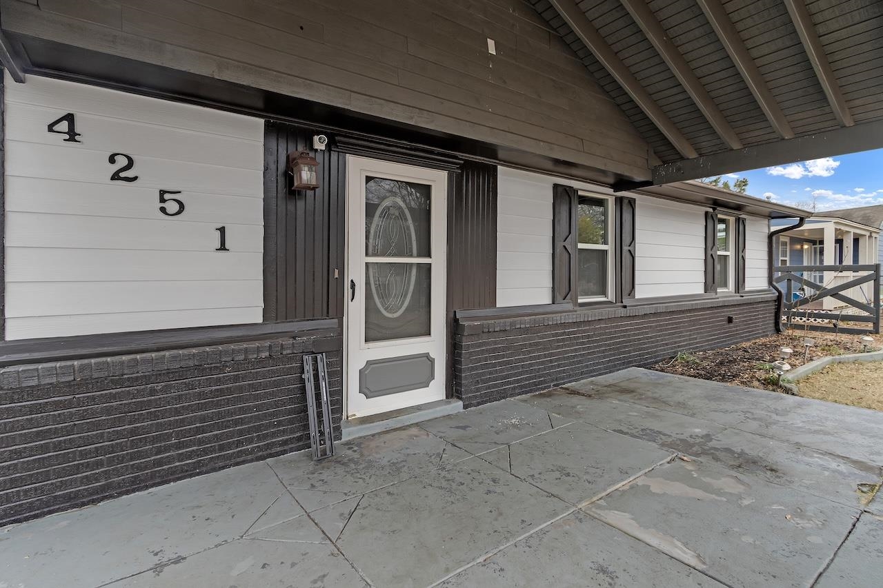 4251 Riviera Drive Memphis, TN 38108 - Photo 3 of 16 a view of house with shower
