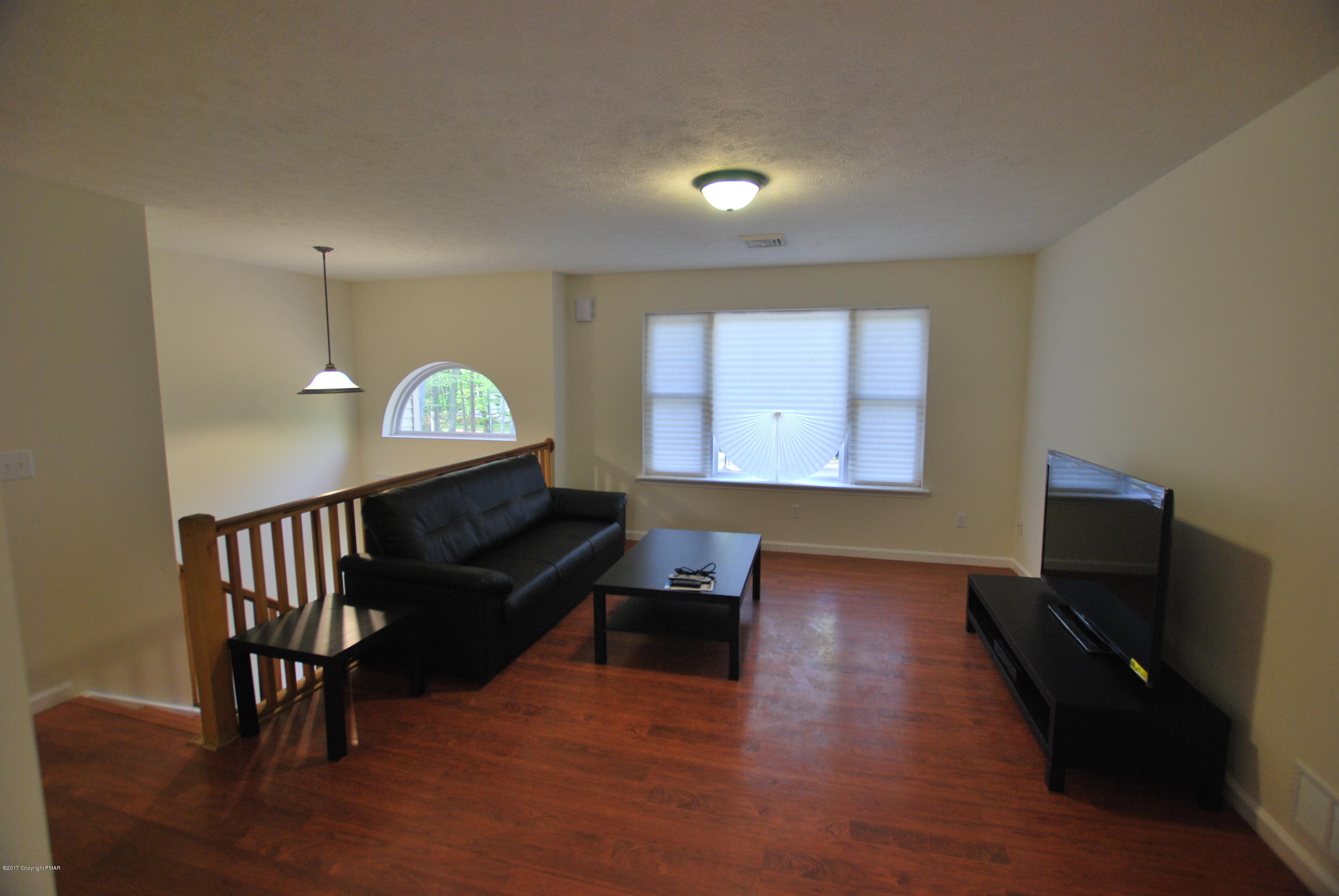 3287 Beech Ridge Drive Pocono Summit, PA 18346 - Photo 5 of 25 Livingroom
