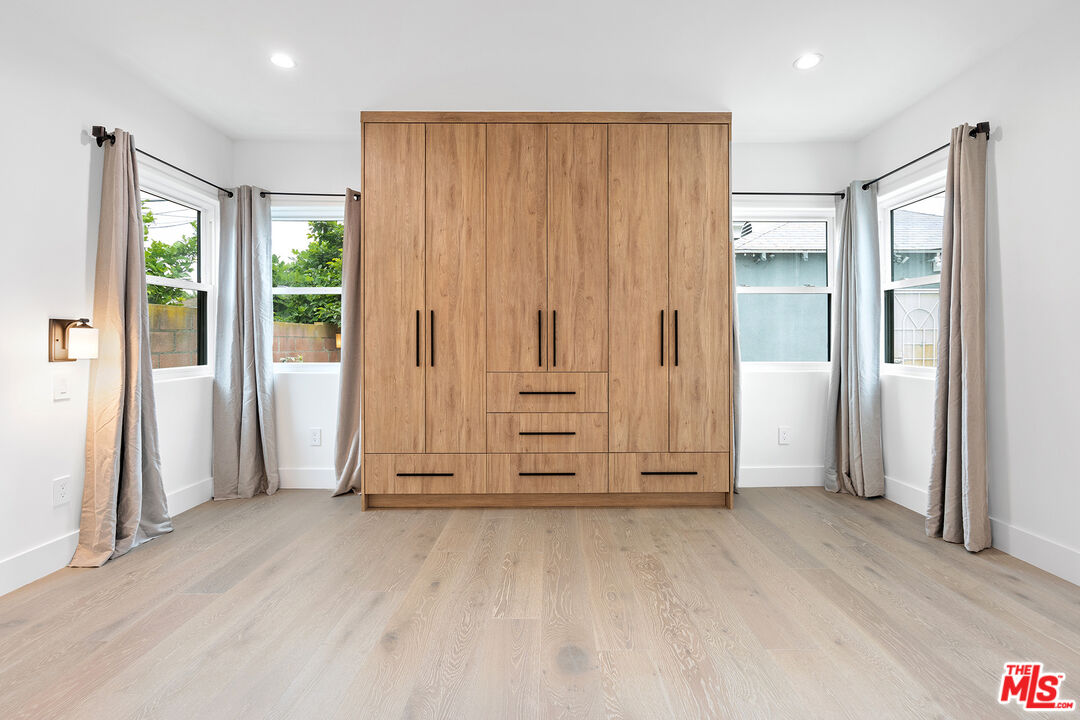 1901 South Point View Street Los Angeles, CA 90034 - Photo 15 of 22