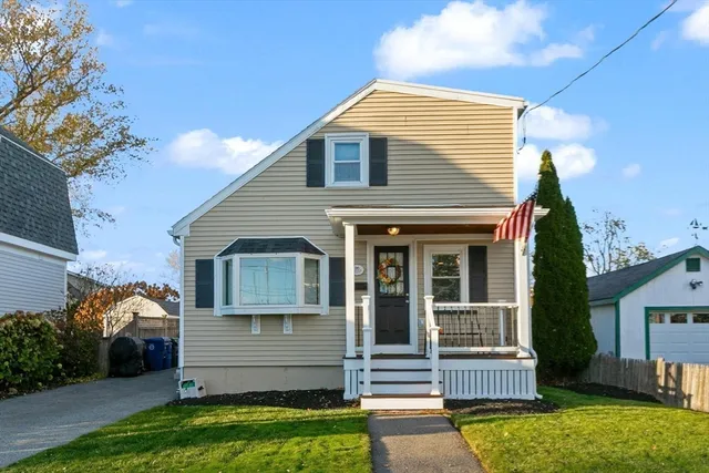 a view of a yard in front of house