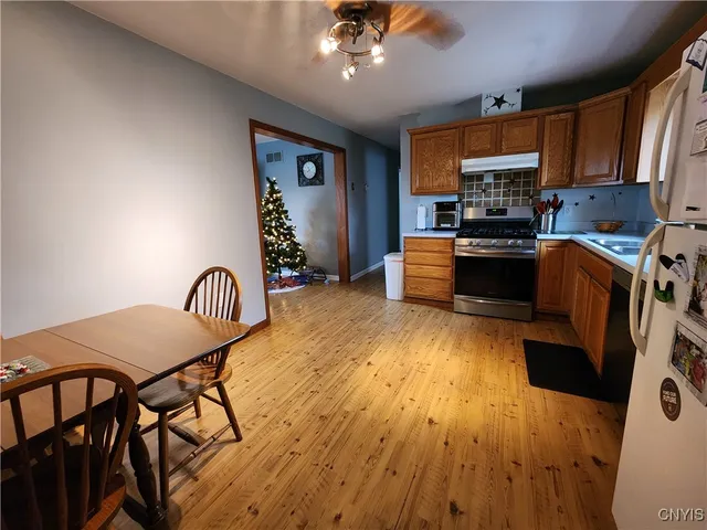 $314,900 | 610 East Lake Street, Cape Vincent, NY 13618