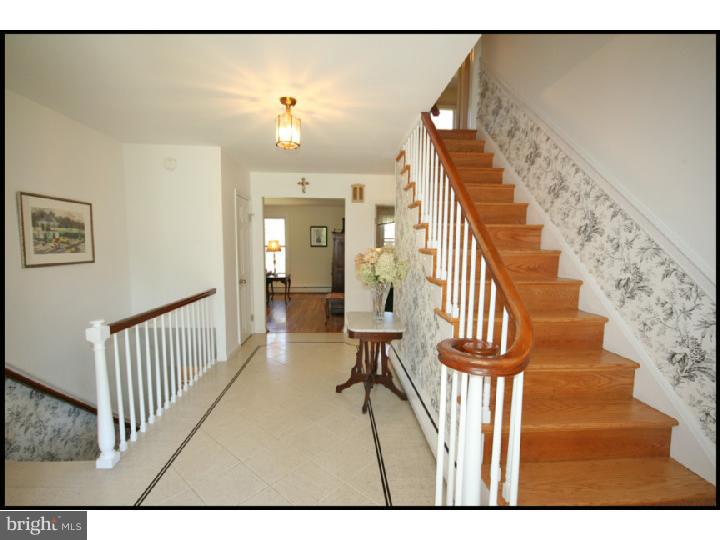 877 Saratoga Road Berwyn, PA 19312 - Photo 2 of 25 Foyer