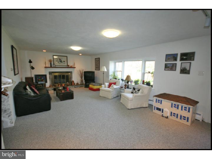 877 Saratoga Road Berwyn, PA 19312 - Photo 19 of 25 Family Room