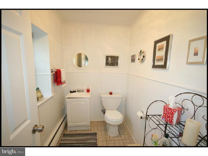 877 Saratoga Road Berwyn, PA 19312 - Photo 22 of 25 Bathroom