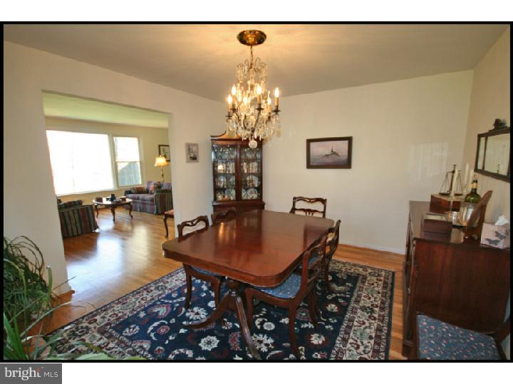 877 Saratoga Road Berwyn, PA 19312 - Photo 4 of 25 Dining Room