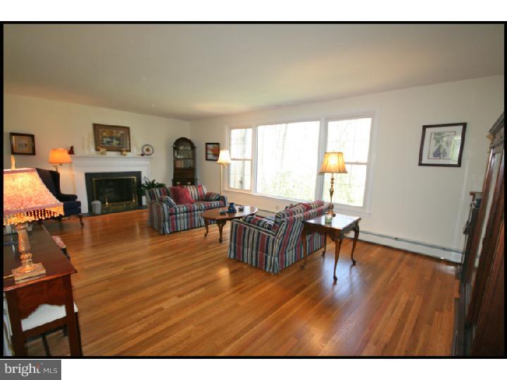 877 Saratoga Road Berwyn, PA 19312 - Photo 5 of 25 Living Room