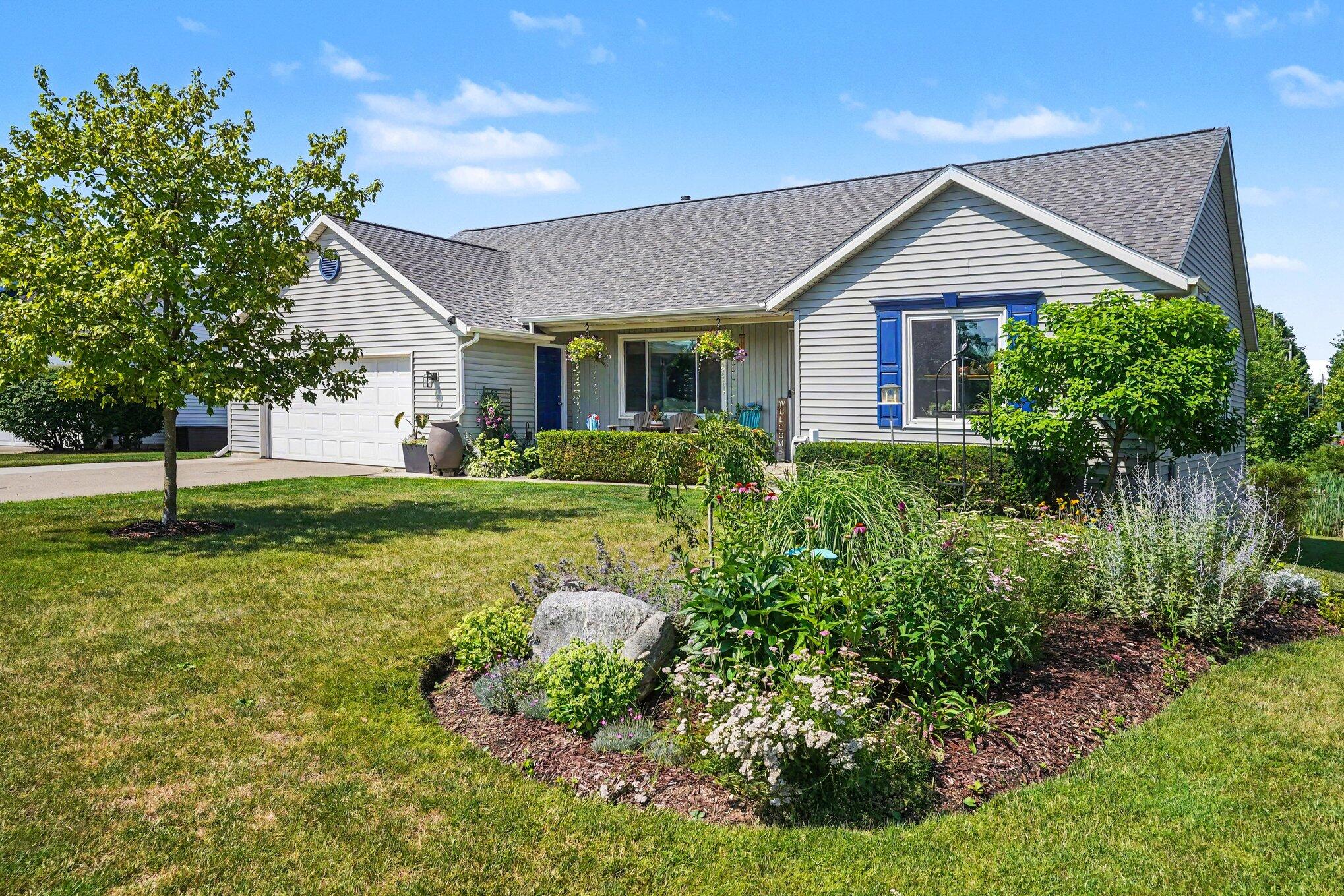 641 Ridgefield Drive Coopersville, MI 49404 - Photo 2 of 30 004_file_4843