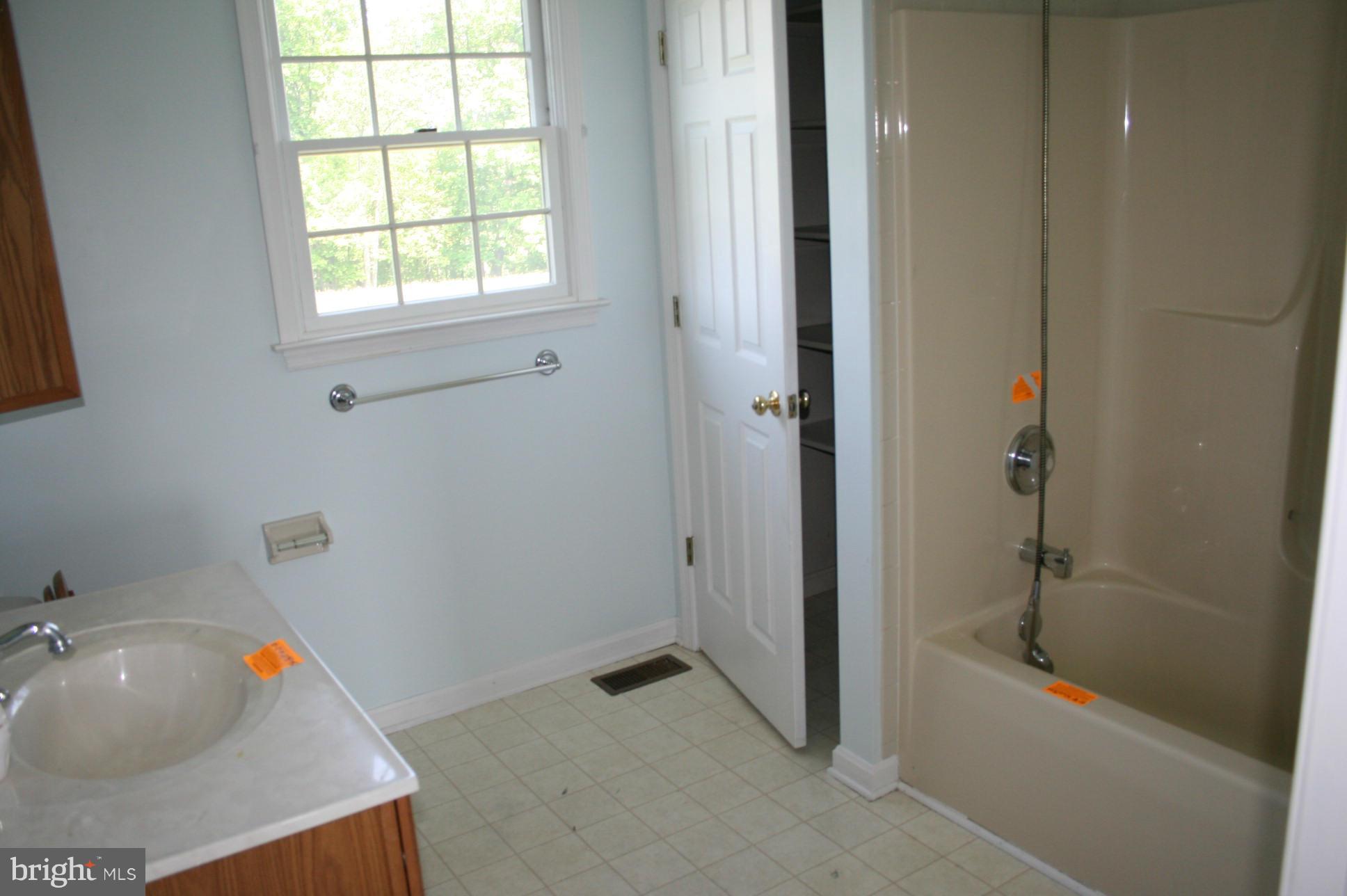2432 Mt Ventus Road Manchester, MD 21102 - Photo 13 of 16 Bath
