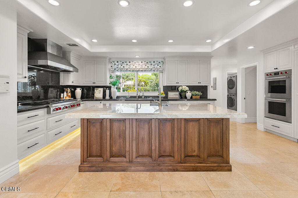 11016 Red Barn Road Camarillo, CA 93012 - Photo 35 of 72 a large kitchen with stainless steel appliances kitchen island granite countertop a refrigerator and a stove top oven