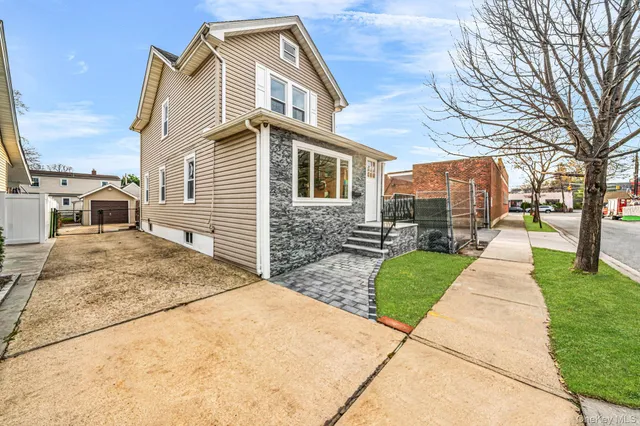 $799,990 | 129 Sheridan Avenue, Williston Park, NY 11596