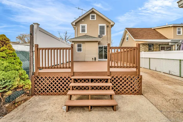 $799,990 | 129 Sheridan Avenue, Williston Park, NY 11596