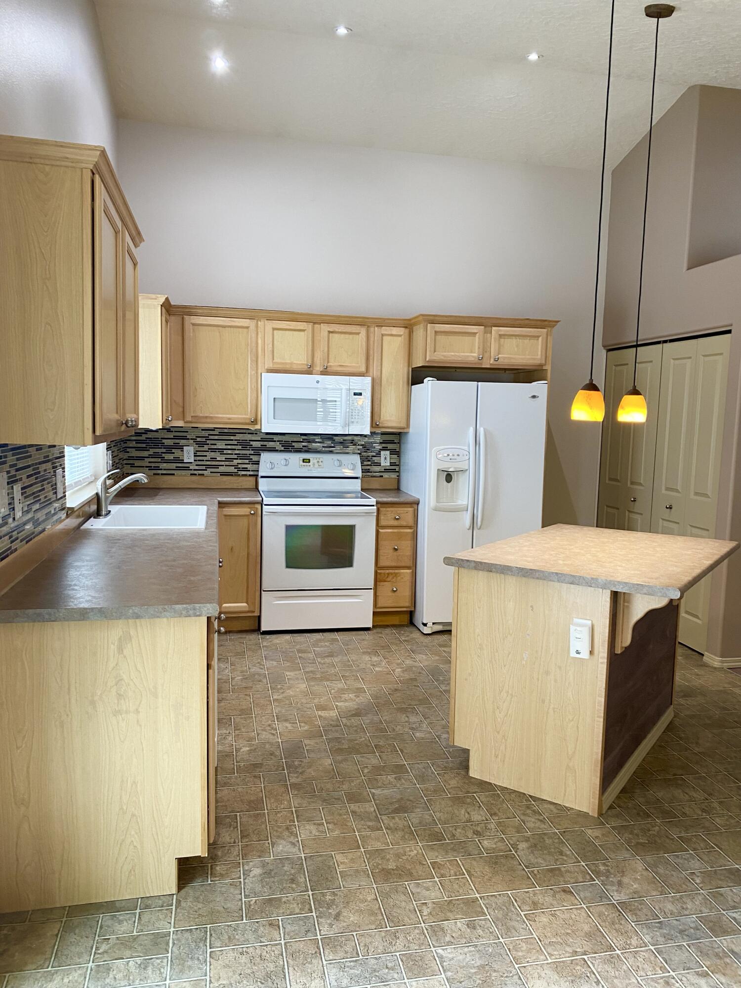 16496 Riley Drive La Pine, OR 97739 - Photo 5 of 23 Kitchen From Dining Room