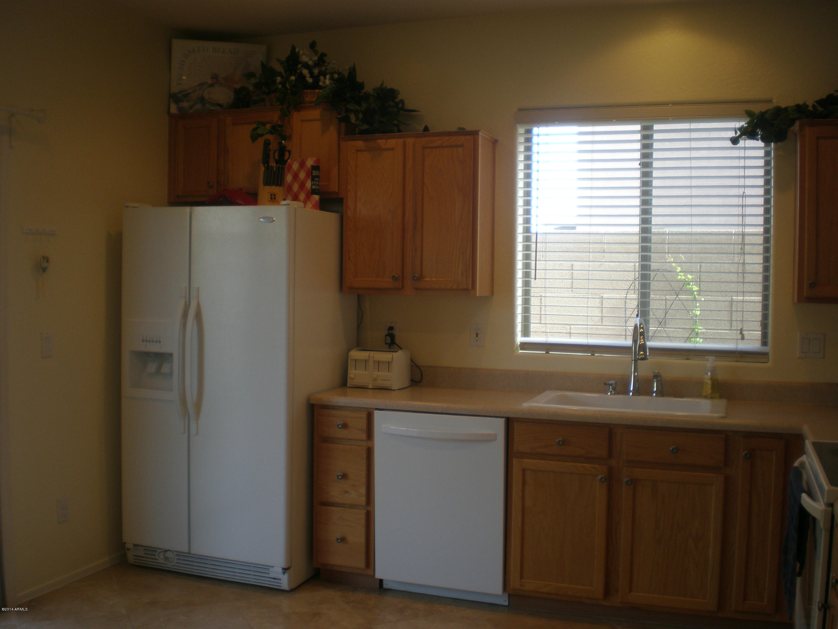 4576 East Del Rio Street Gilbert, AZ 85295 - Photo 9 of 23 Kitchen