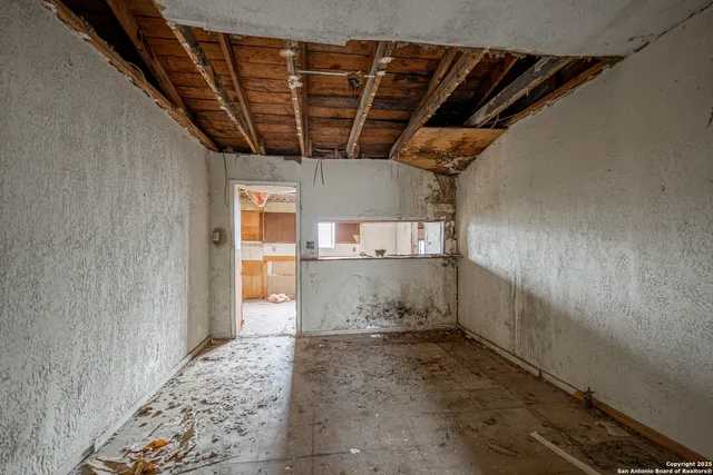 $95,000 | 313 Shalimar Road, Poteet, TX 78065