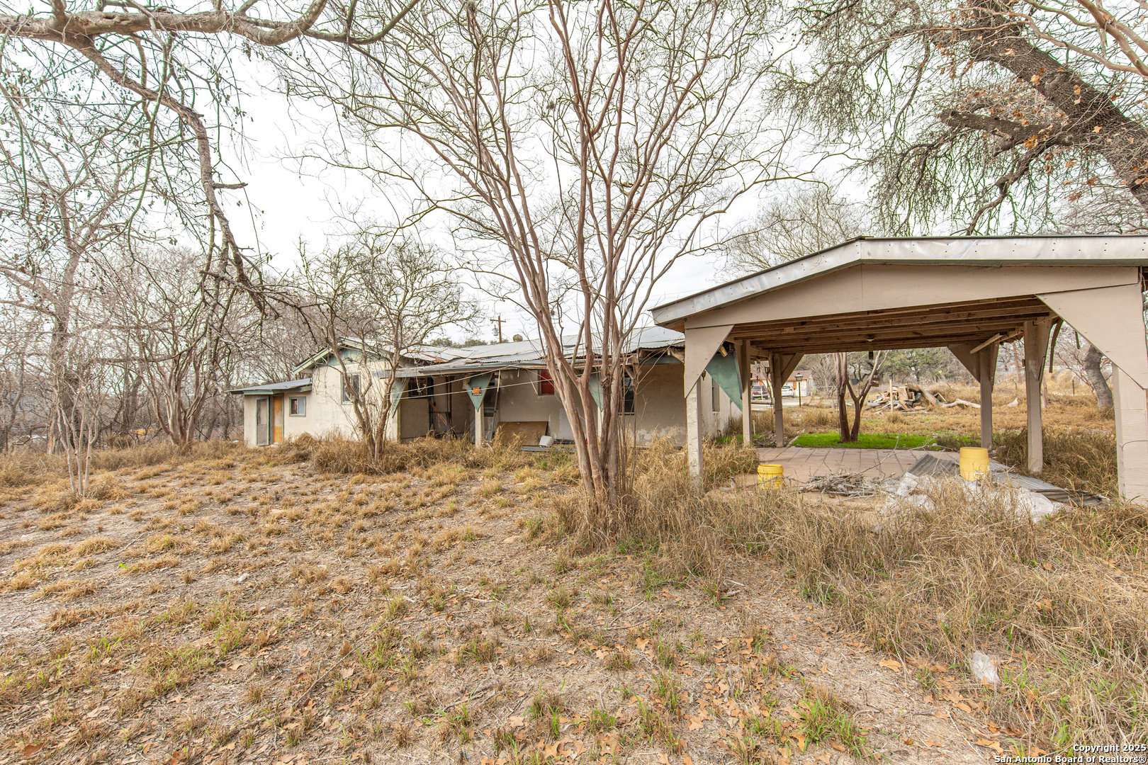 313 Shalimar Road Poteet, TX 78065 - Photo 5 of 24