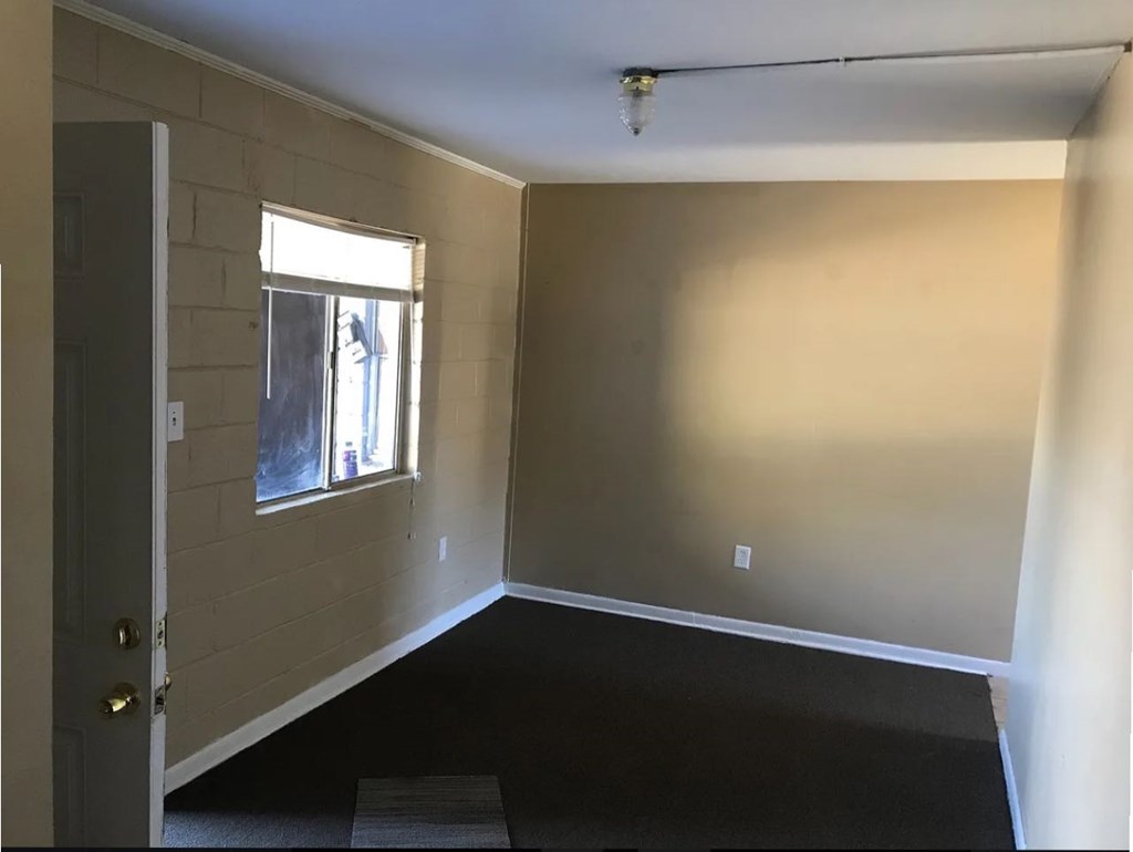 3403 Terminal Court Columbus, GA 31906 - Photo 2 of 8 a small space with a window