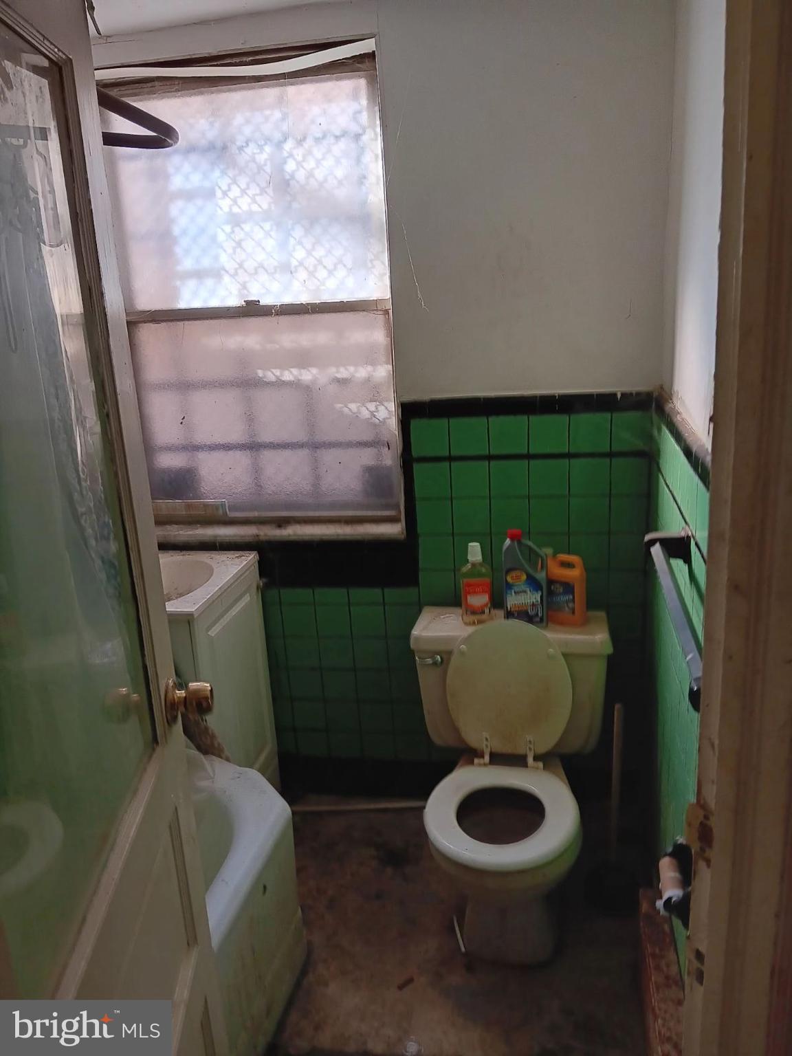 1528 Manton Street Philadelphia, PA 19146 - Photo 9 of 14