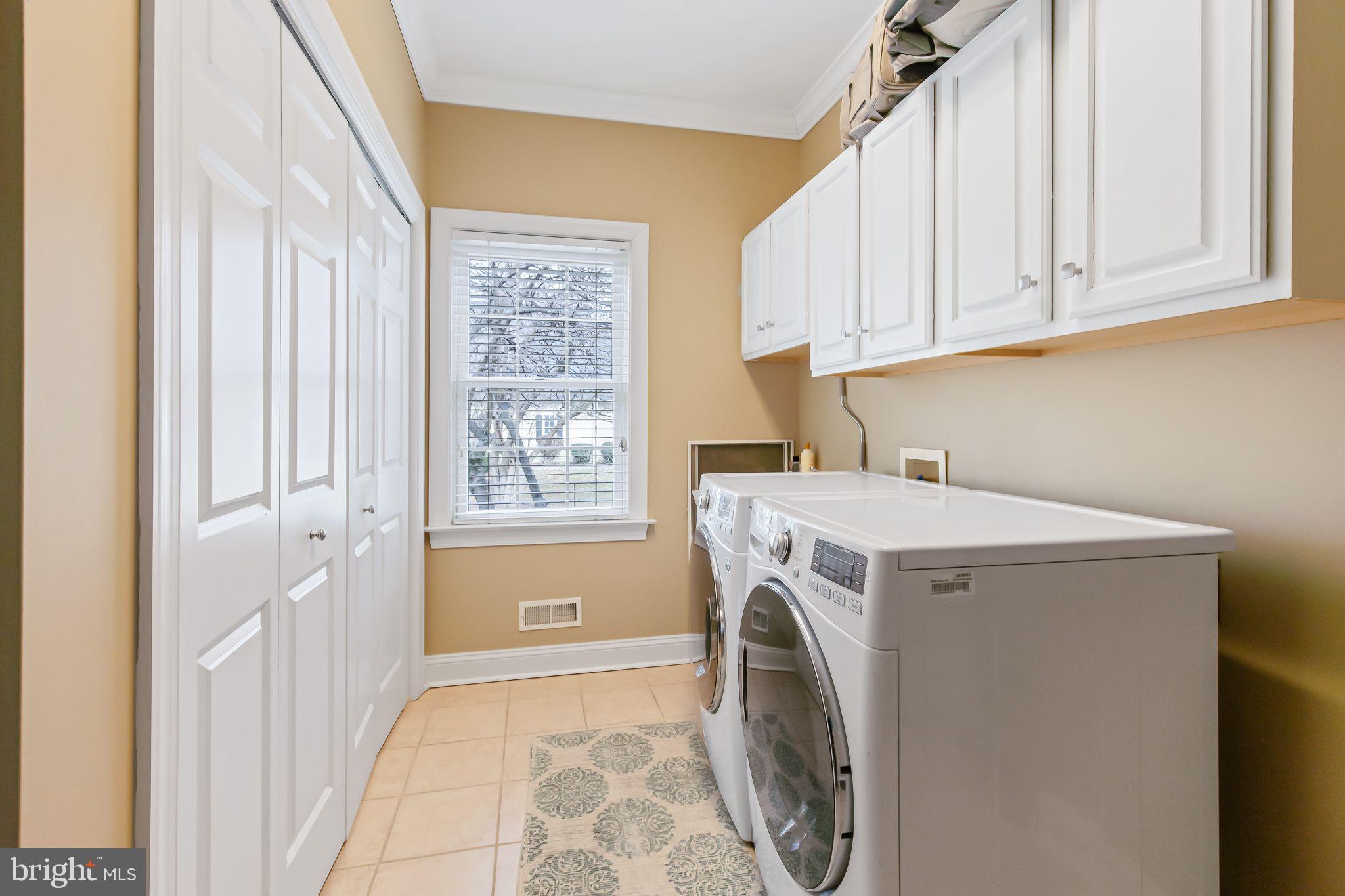 810 Woodfield Drive Lititz, PA 17543 - Photo 33 of 49 a utility room with dryer and washer