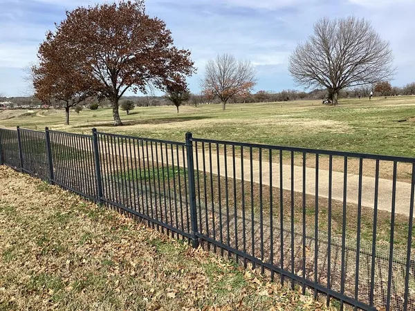 $300,000 | 6507 Shadowview Court, Mineral Wells, TX 76067